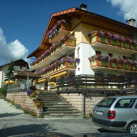 Hotel Millefiori Vigo di Fassa Bagian luar foto
