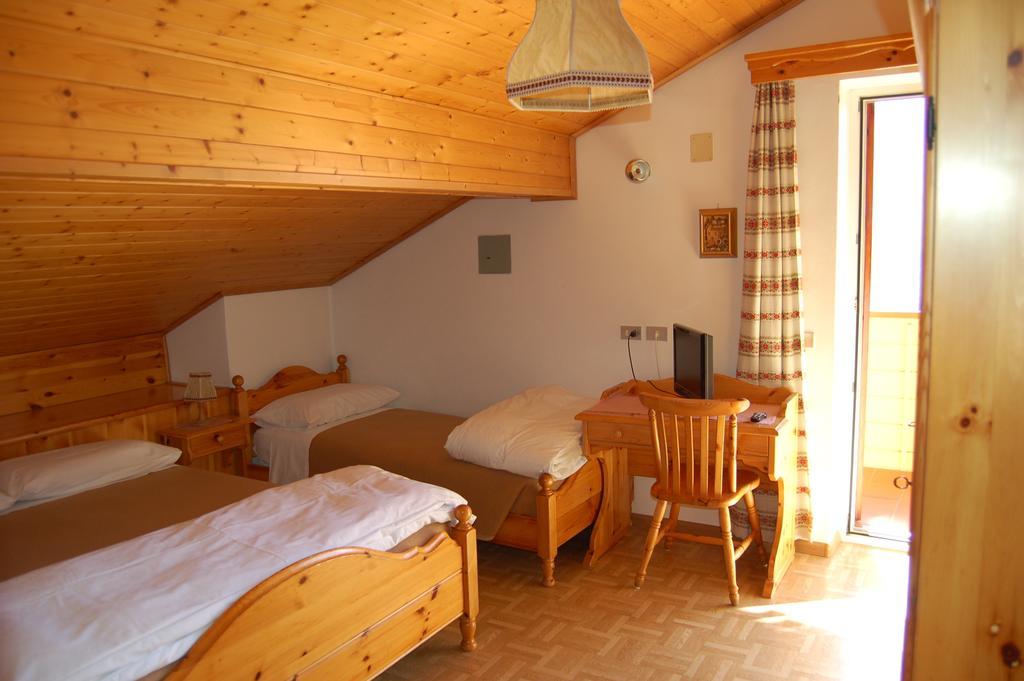 Hotel Millefiori Vigo di Fassa Ruang foto