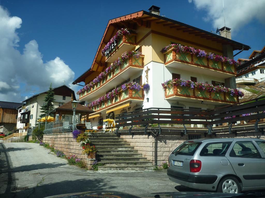 Hotel Millefiori Vigo di Fassa Bagian luar foto